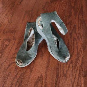 FLY LONDON - Perforated Suede Yala Sandal